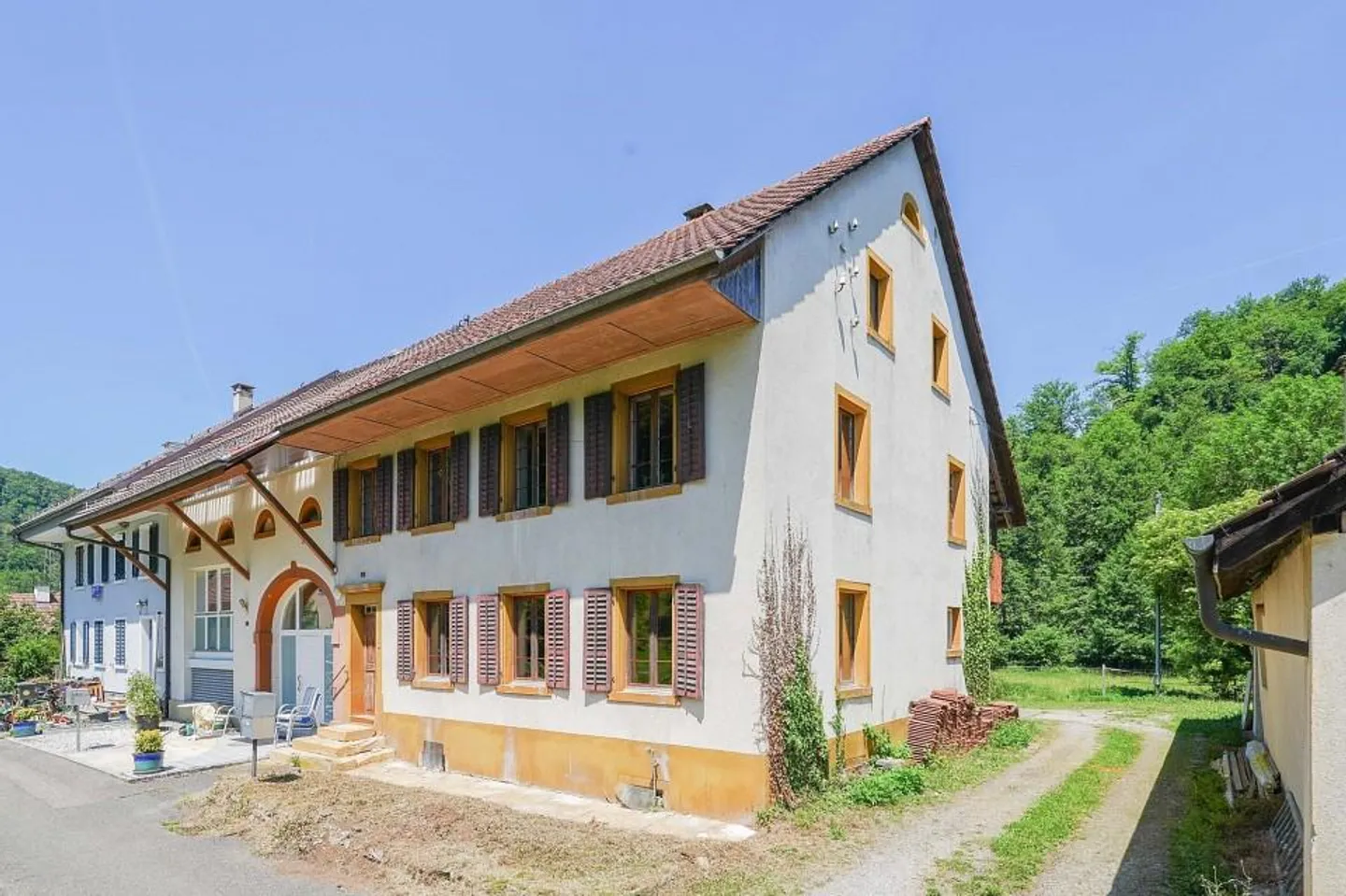 For Makers and Individualists: Renovation Object with approx. 1900 m² of Land - Photo 1 of 13