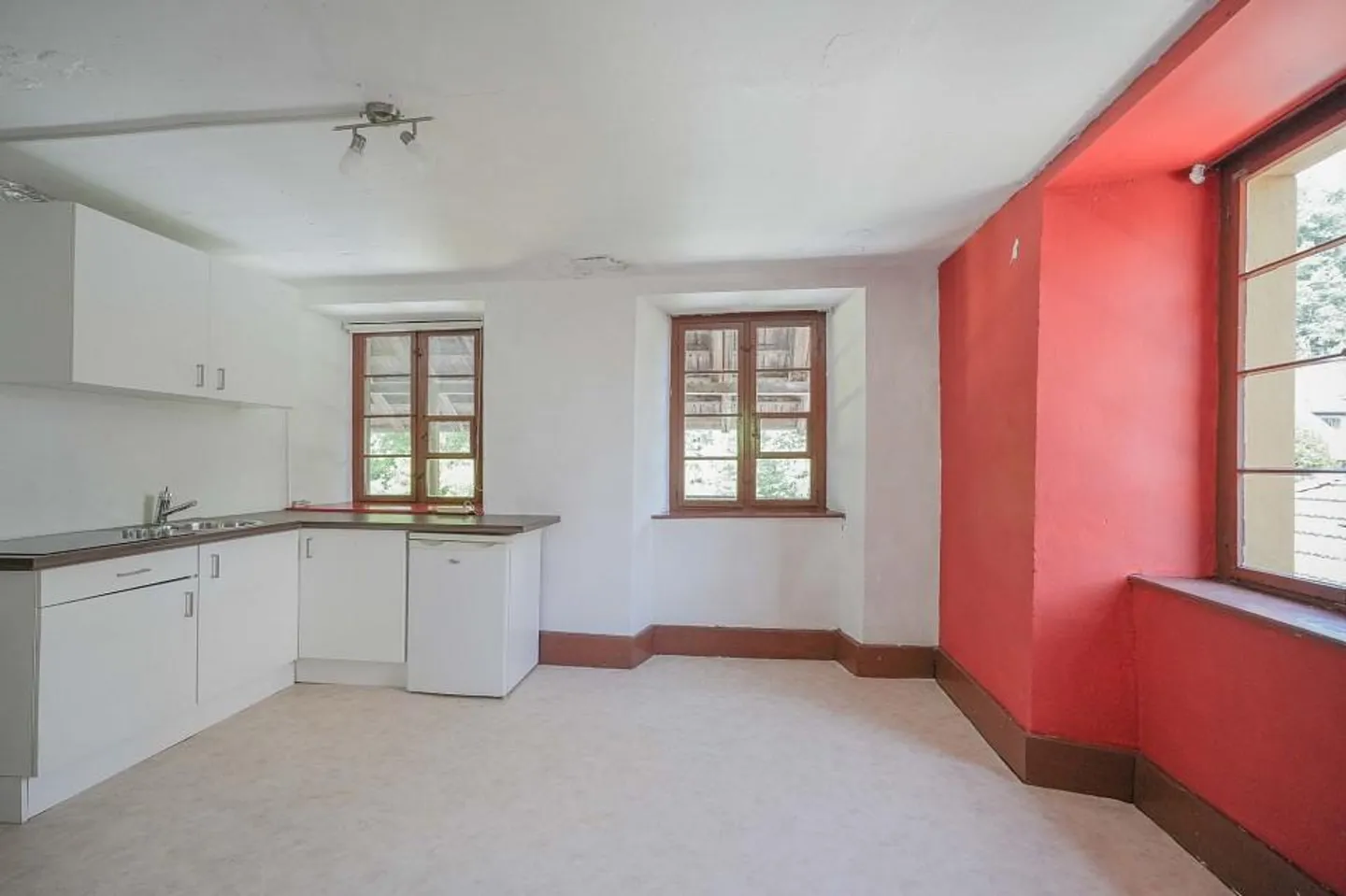 For Makers and Individualists: Renovation Object with approx. 1900 m² of Land - Photo 8 of 13