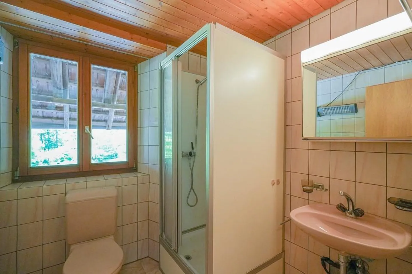 For Makers and Individualists: Renovation Object with approx. 1900 m² of Land - Photo 9 of 13