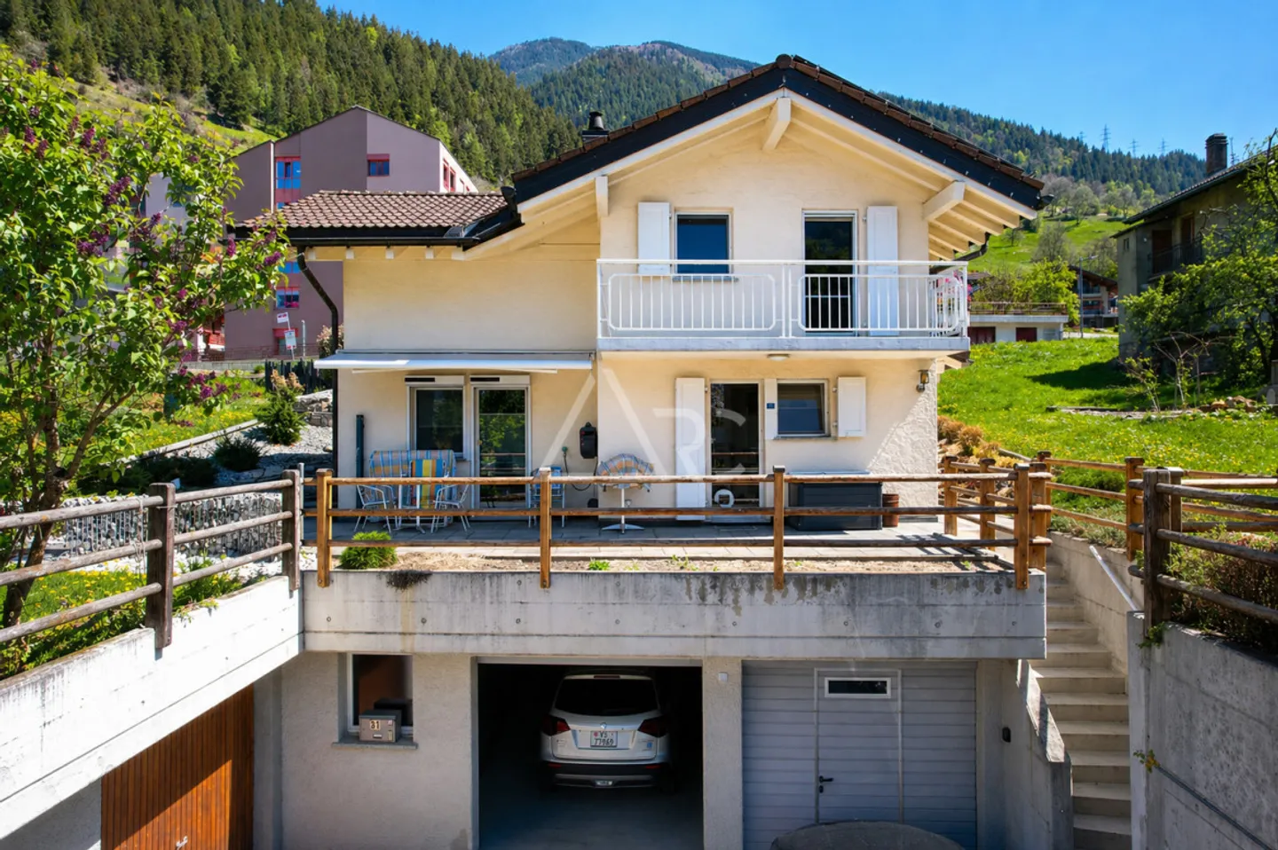 Villa singola in ottime condizioni - Tranquilla, doppio garage e seconda casa - Foto 3 di 8