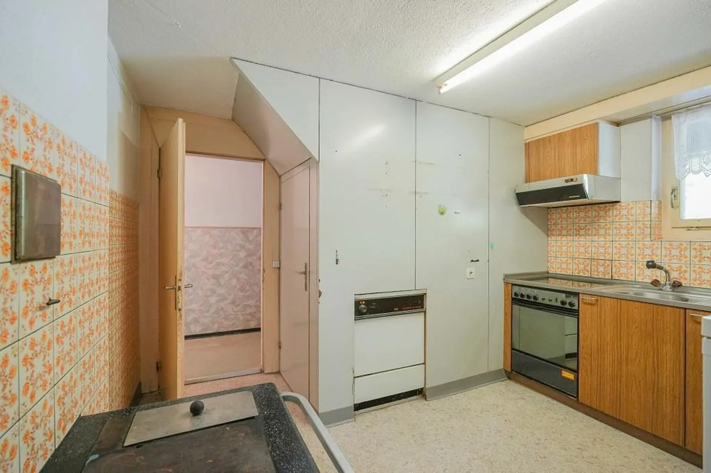 For Makers and Individualists: Renovation Object with approx. 1900 m² of Land - Photo 13 of 13