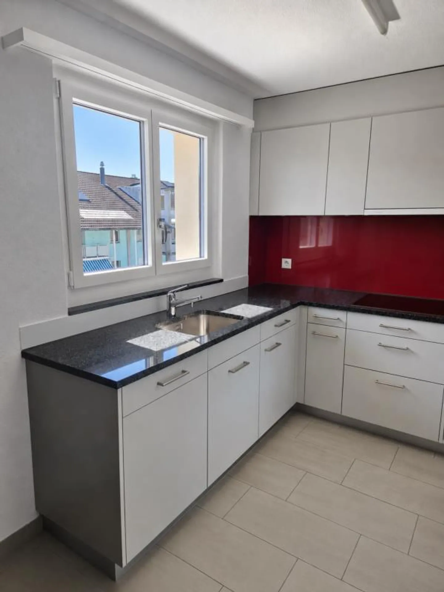 Well-maintained 3.5-room apartment in a quiet residential area - Photo 3 of 10
