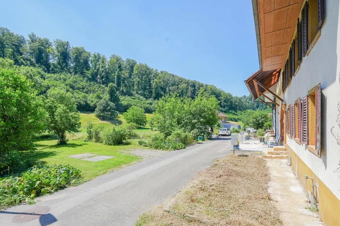 For Makers and Individualists: Renovation Object with approx. 1900 m² of Land - Photo 10 of 13