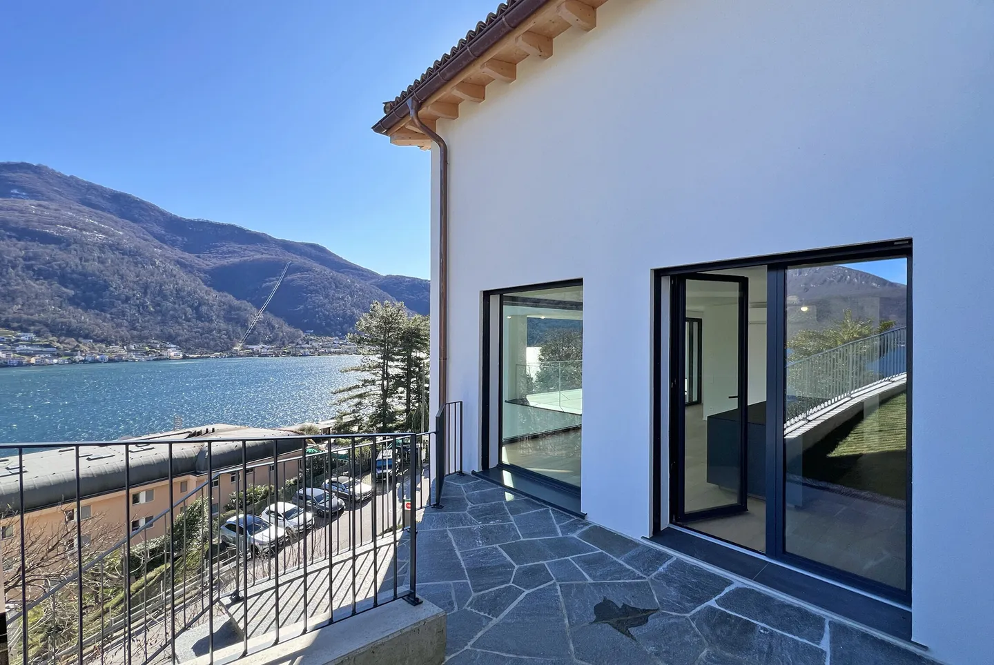 VILLA MAGNIFIQUE 7.5 PIÈCES AVEC VUE DE RÊVE À VICO MORCOTE - Photo 1 sur 9