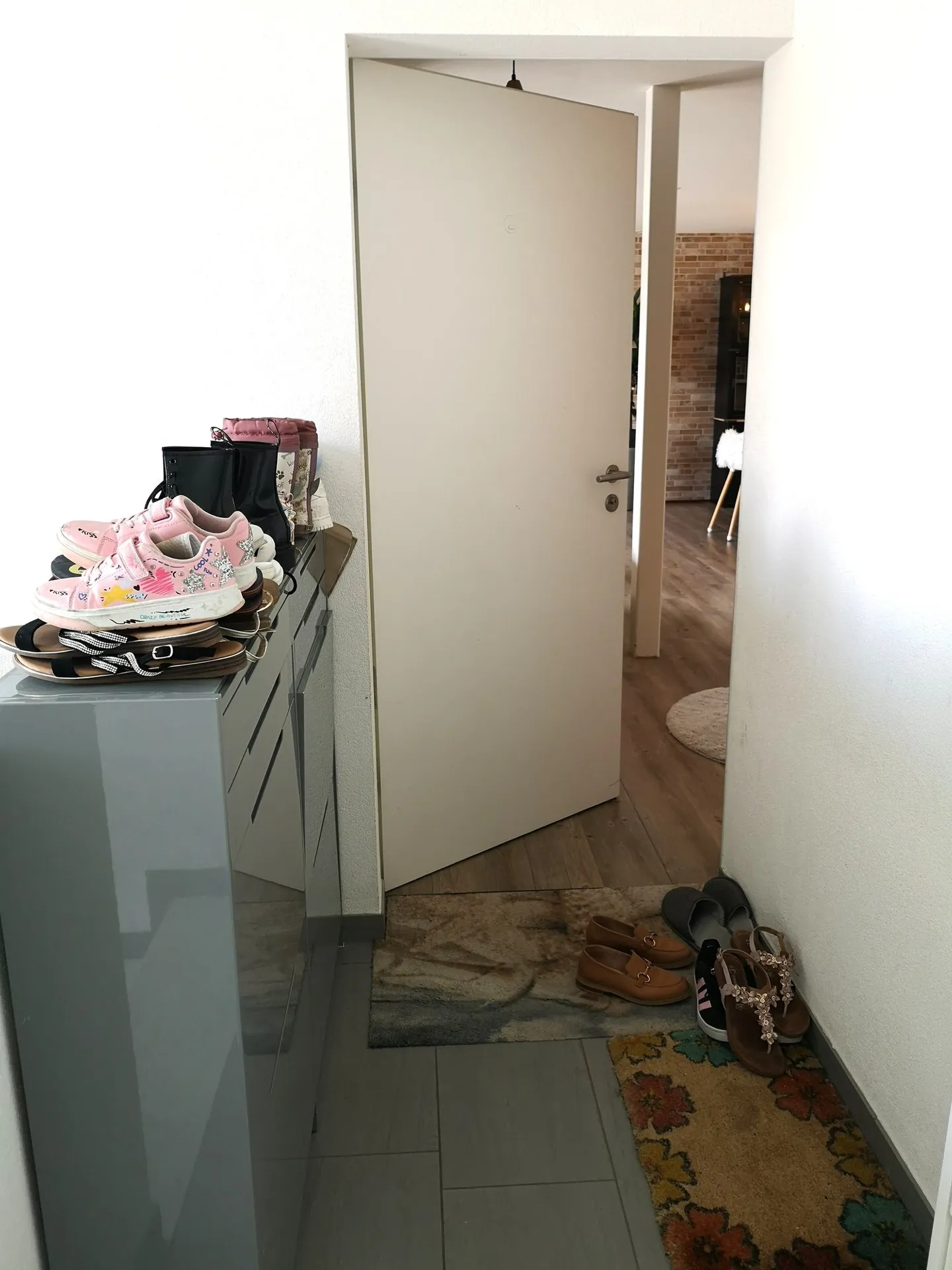 Magnifica casa duplex ristrutturata con cura per due famiglie con 4,5 stanze a Cudrefin, vicino al lago - Foto 11 di 34