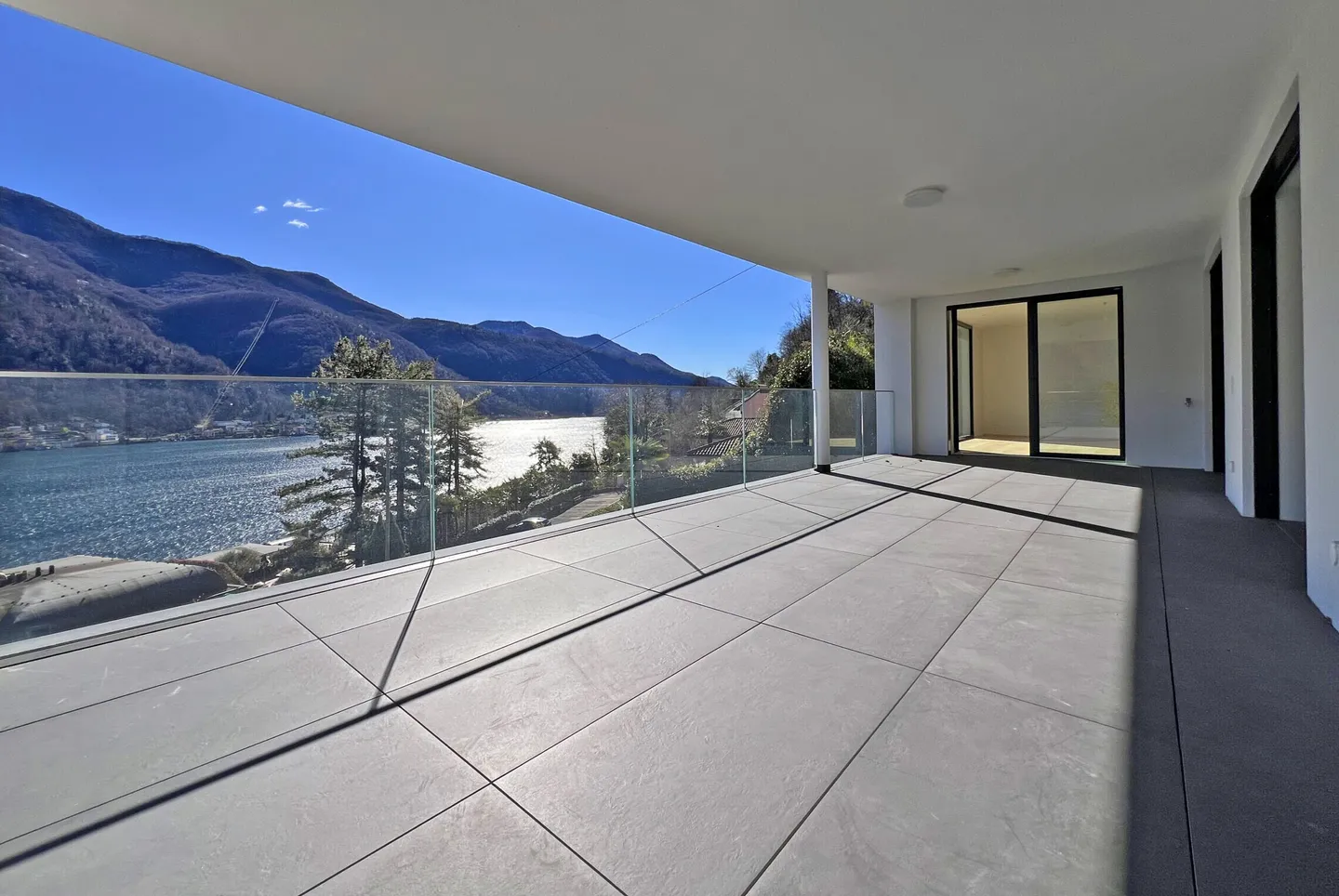 VILLA MAGNIFIQUE 7.5 PIÈCES AVEC VUE DE RÊVE À VICO MORCOTE - Photo 7 sur 9