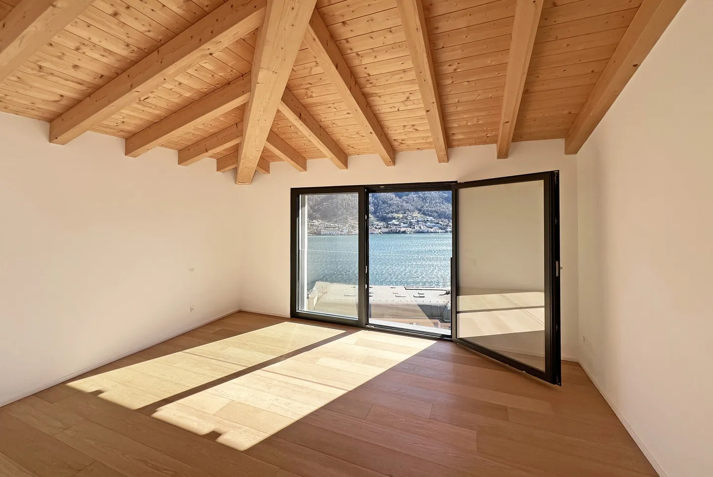 VILLA MAGNIFIQUE 7.5 PIÈCES AVEC VUE DE RÊVE À VICO MORCOTE - Photo 8 sur 9