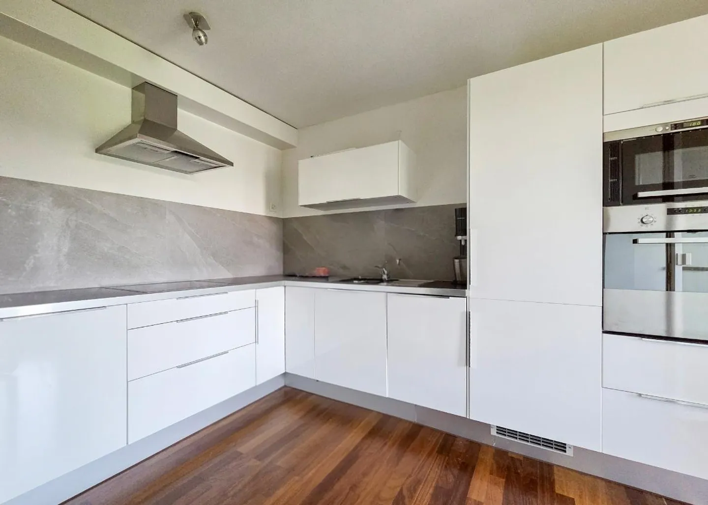 4.5 Room Apartment - Photo 1 of 5