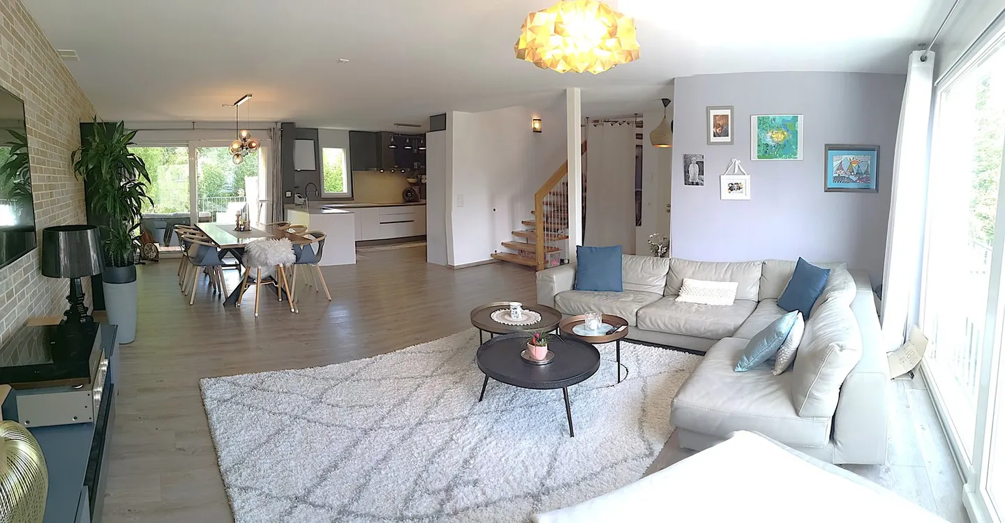 Magnifica casa duplex ristrutturata con cura per due famiglie con 4,5 stanze a Cudrefin, vicino al lago - Foto 13 di 34