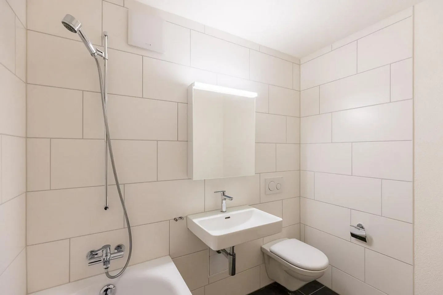 Living in the Green in a Quiet Location! - Photo 4 of 6