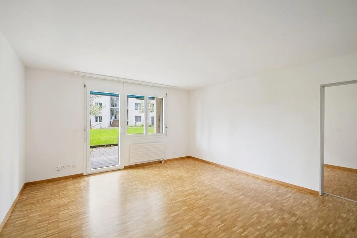 Grosszügige Erdgeschoss-Wohnung - Foto 4 von 12