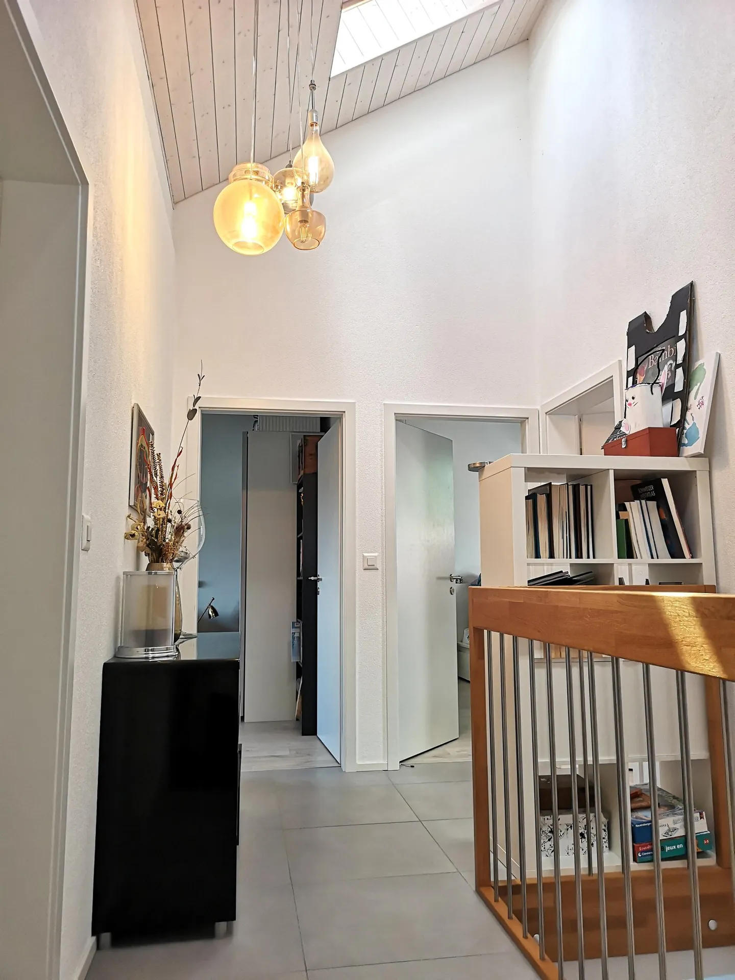 Magnifica casa duplex ristrutturata con cura per due famiglie con 4,5 stanze a Cudrefin, vicino al lago - Foto 24 di 34