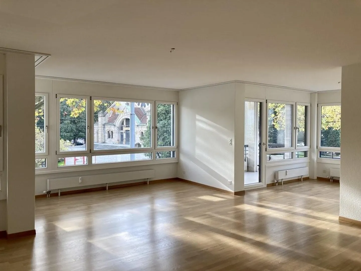 Appartement spacieux de 3,5 pièces dans une magnifique propriété - Photo 4 sur 10