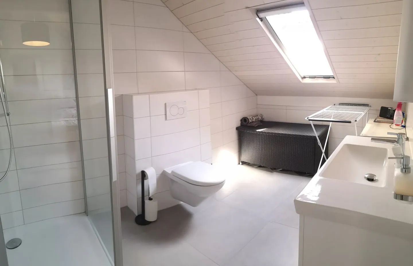 Magnifica casa duplex ristrutturata con cura per due famiglie con 4,5 stanze a Cudrefin, vicino al lago - Foto 26 di 34