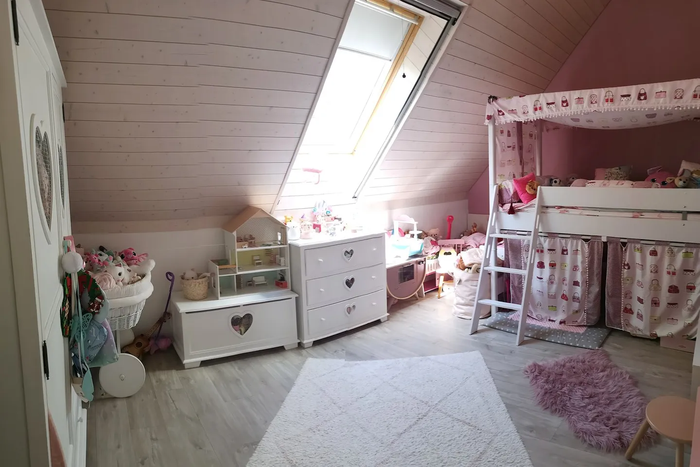 Magnifica casa duplex ristrutturata con cura per due famiglie con 4,5 stanze a Cudrefin, vicino al lago - Foto 29 di 34