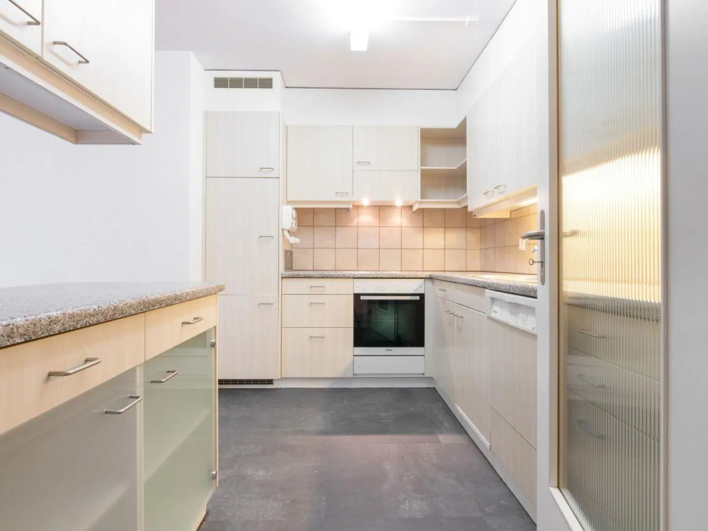 Geräumige Wohnung mit Gartenschwimmbad - Foto 3 von 12