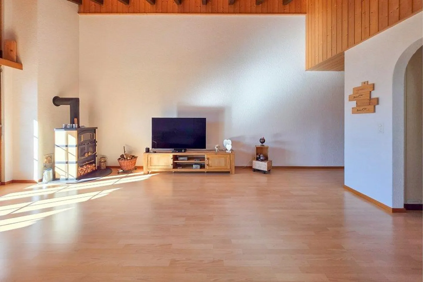 Live where others vacation - Your dream apartment above Lake Thun! - Photo 9 of 13