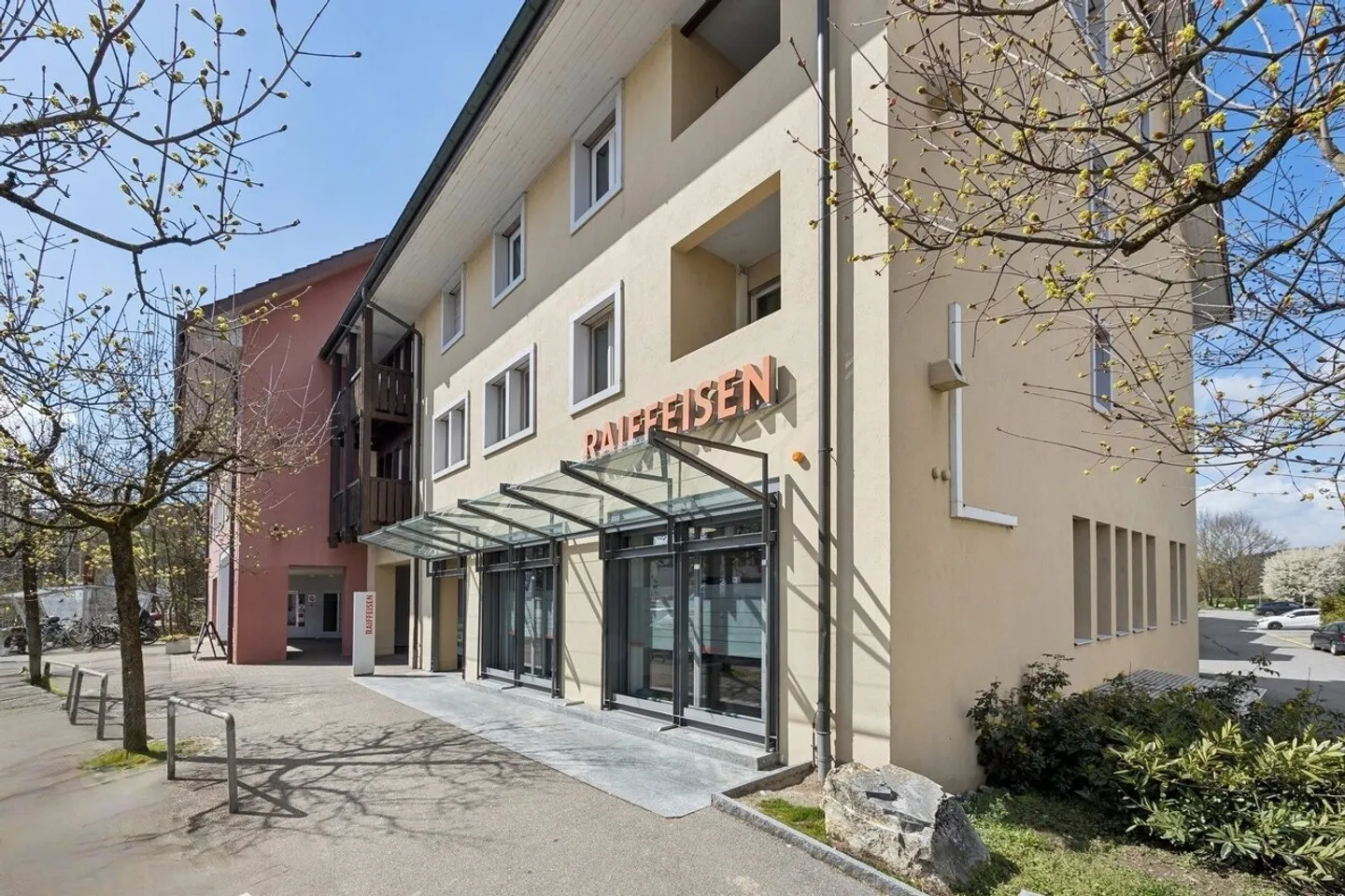 Living, Working, Investing - Versatile Opportunities on about ... - Photo 6 of 7