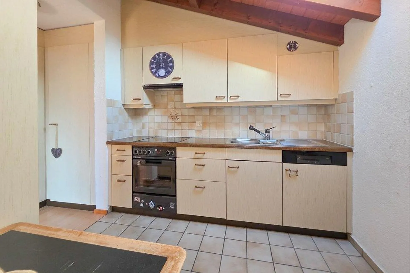 Live where others vacation - Your dream apartment above Lake Thun! - Photo 10 of 13