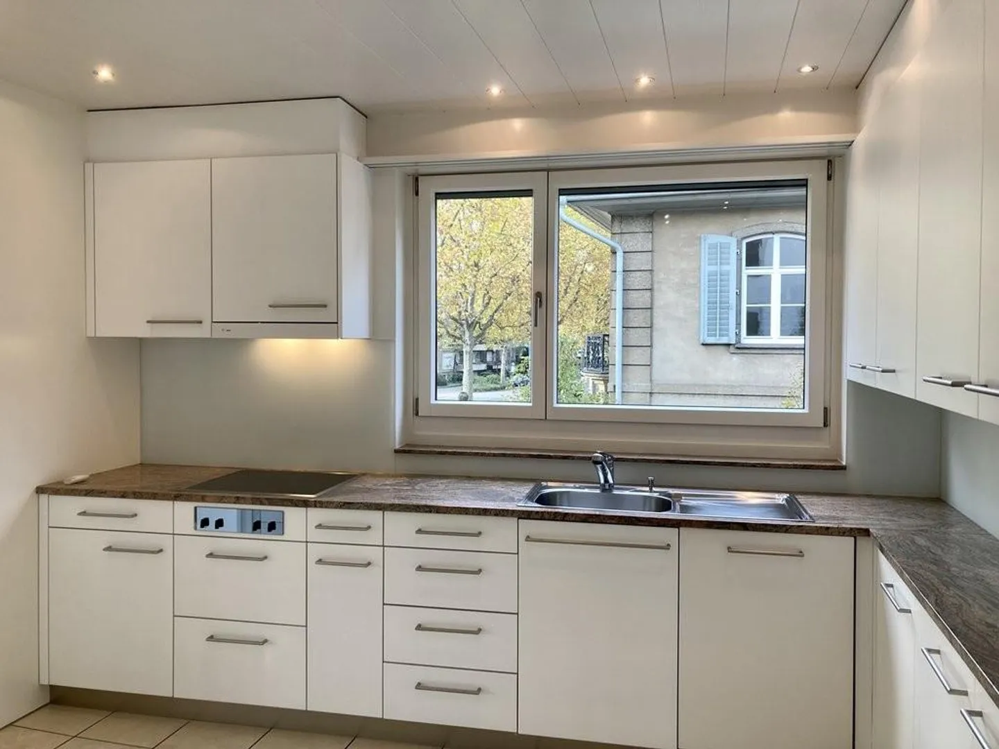 Appartement spacieux de 3,5 pièces dans une magnifique propriété - Photo 7 sur 10
