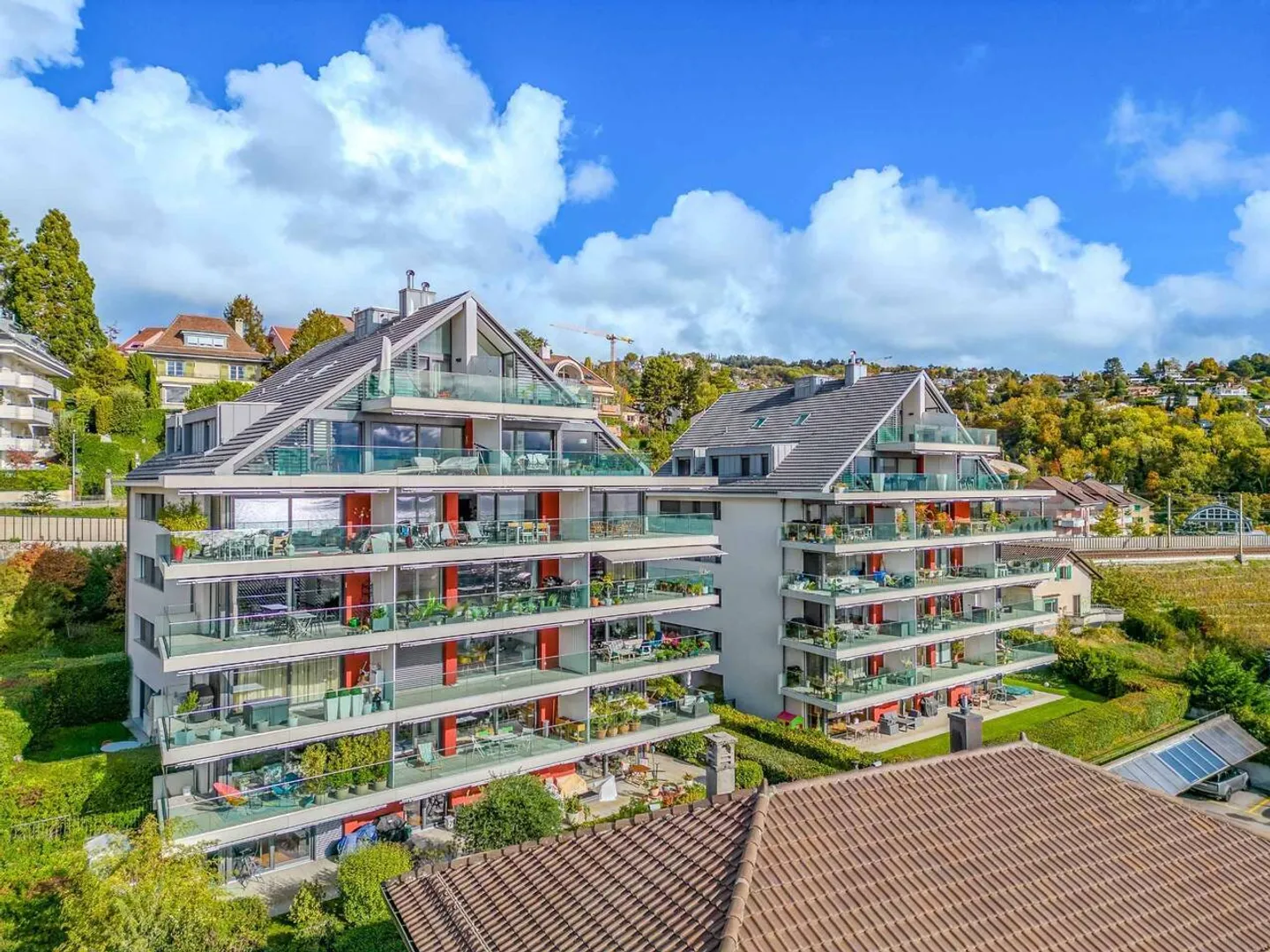Superb 2.5 rooms with lake view - Photo 1 of 8