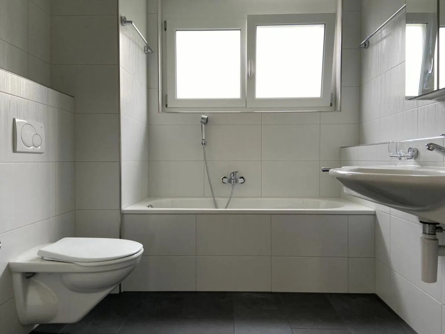 Large 4.5 Room Apartment with Large Balcony - Photo 6 of 10