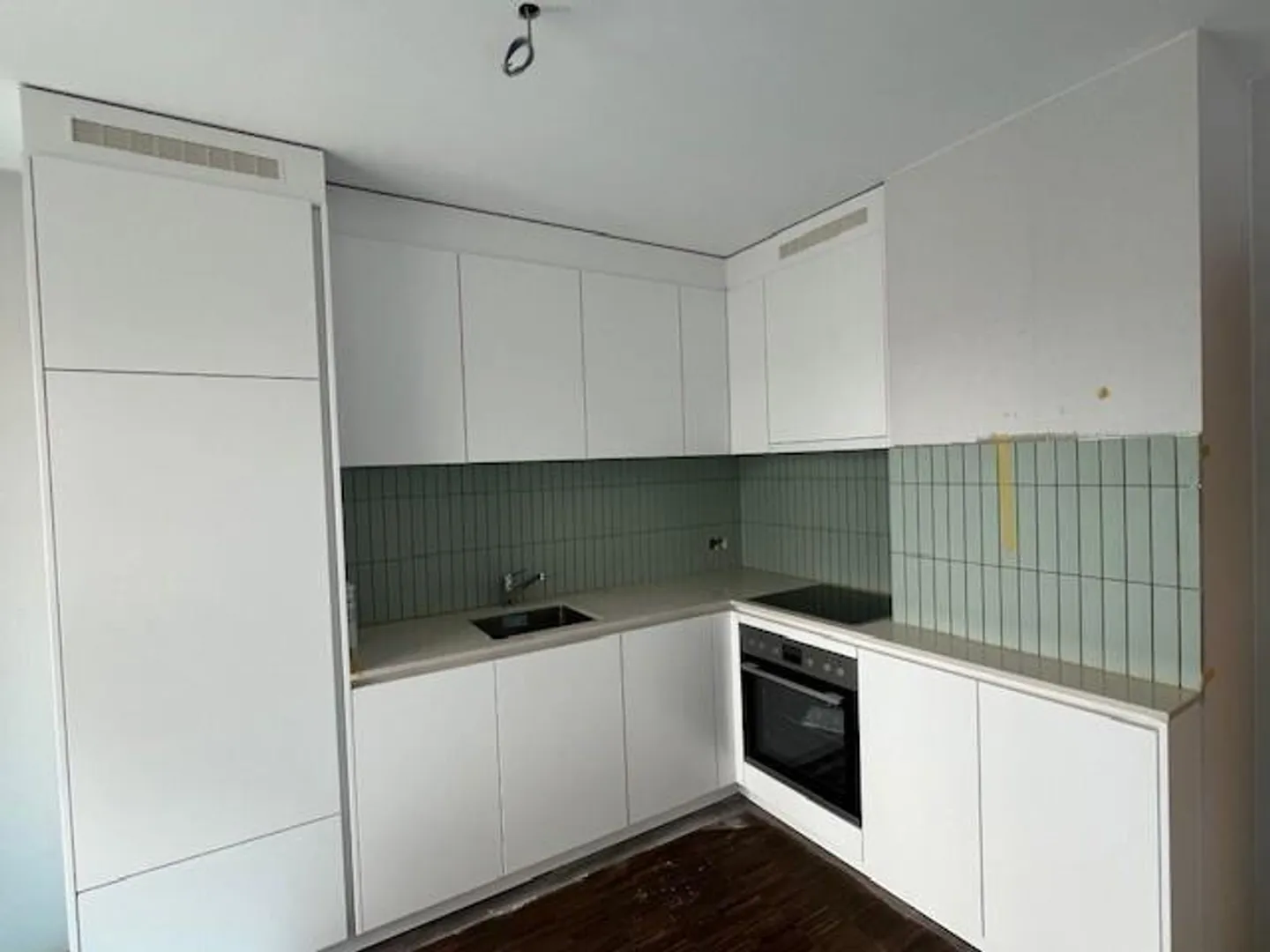 Spring Promotion! Newly renovated with 21 m2 balcony overlooking the courtyard - Photo 2 of 7