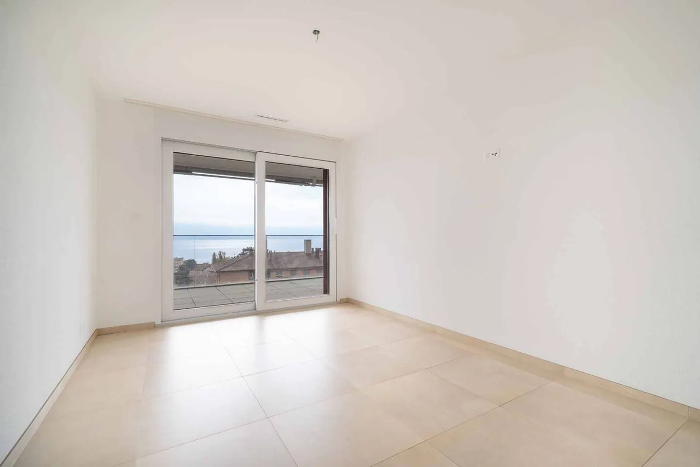Superb 2.5 rooms with lake view - Photo 6 of 8