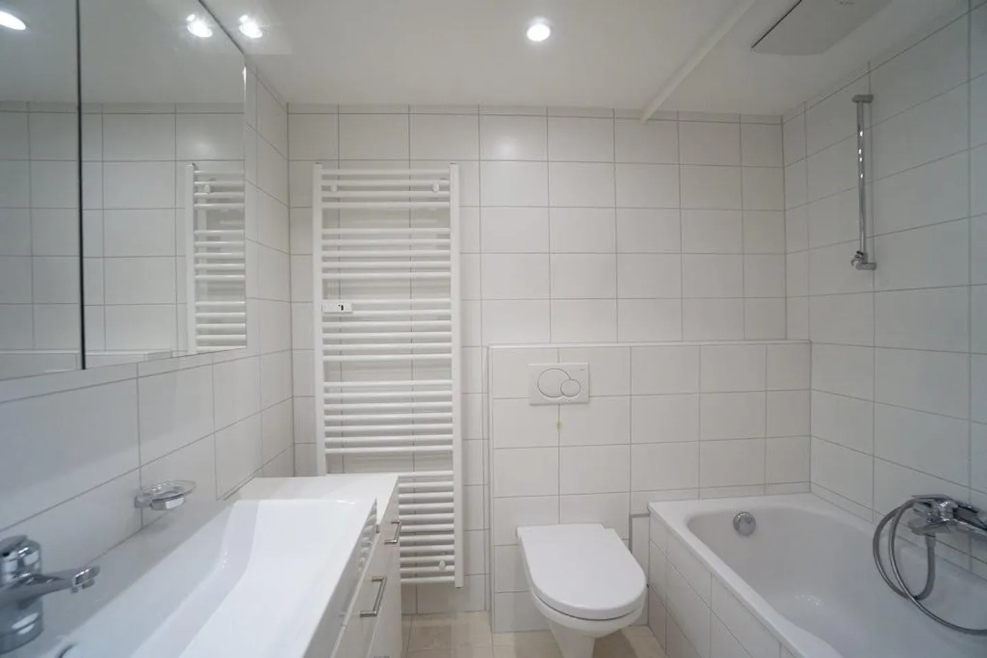 Appartement spacieux de 3,5 pièces dans une magnifique propriété - Photo 9 sur 10