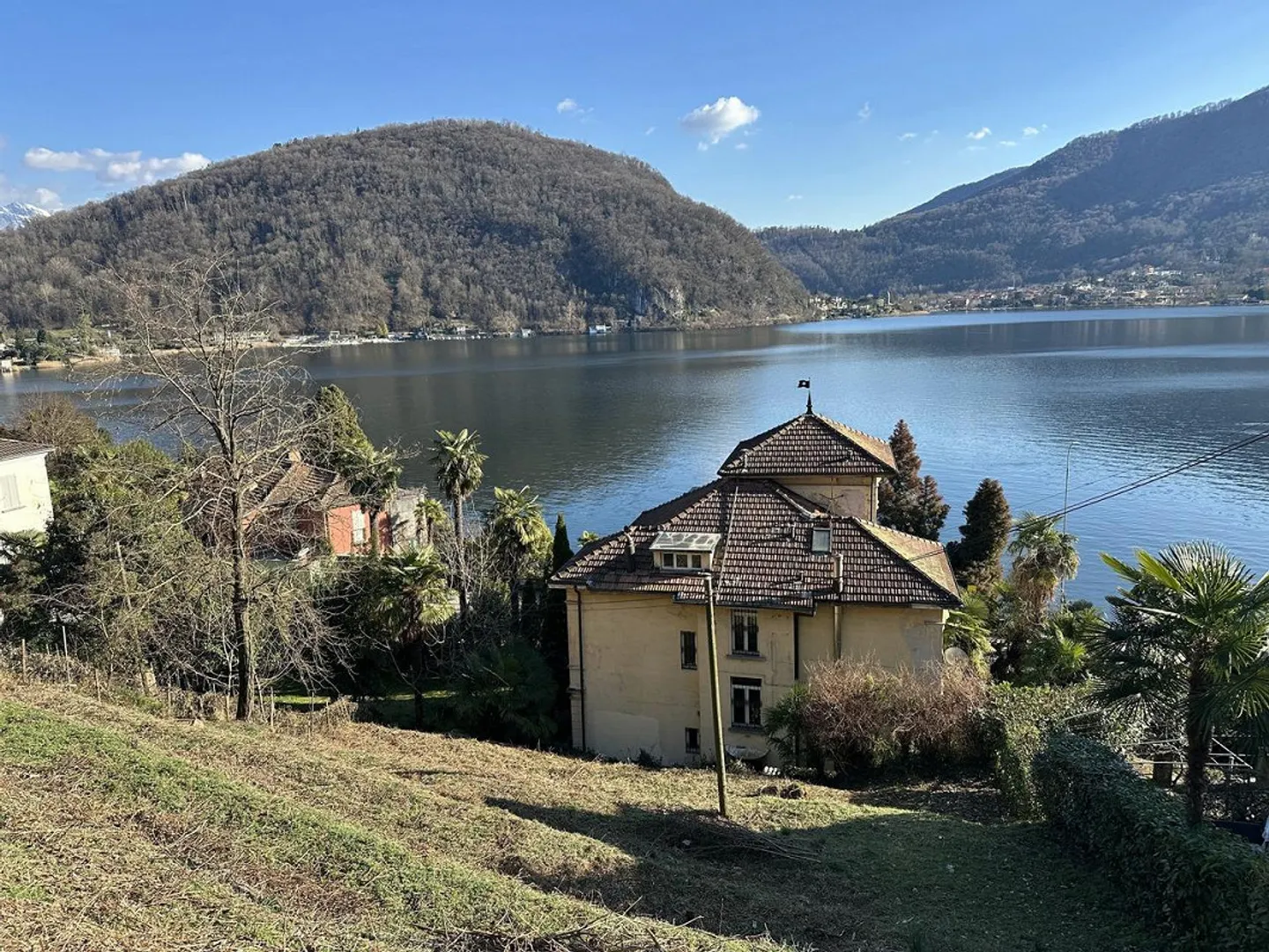 Terreno con vista lago - Foto 1 di 1