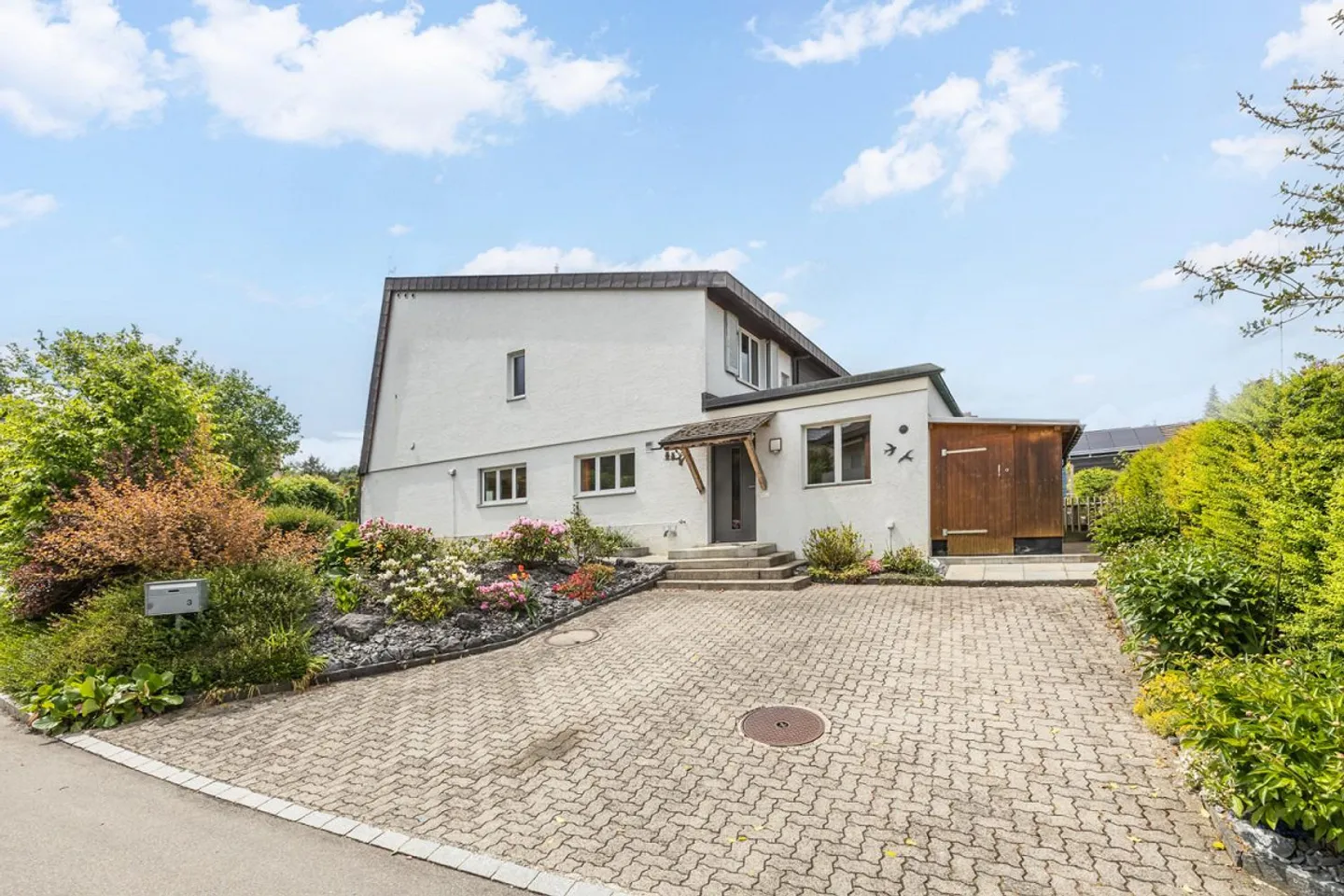 Maison familiale avec beau jardin - Photo 1 sur 13