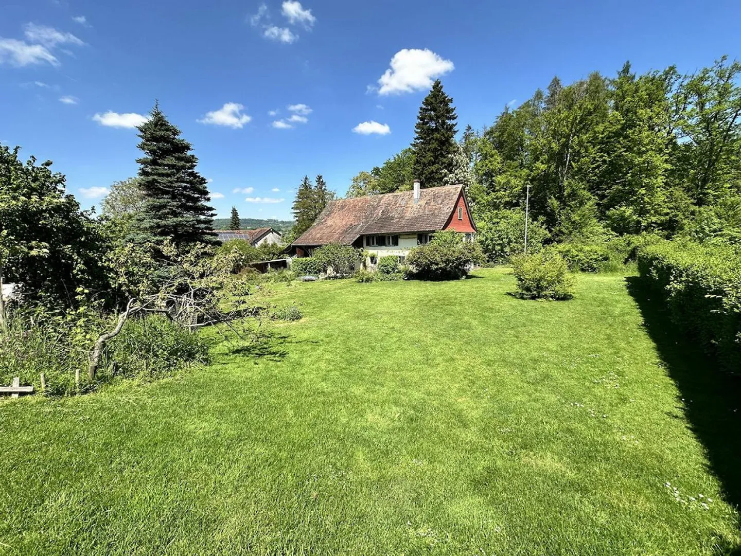 Charmantes Bauernhaus mit Land - Foto 1 von 8