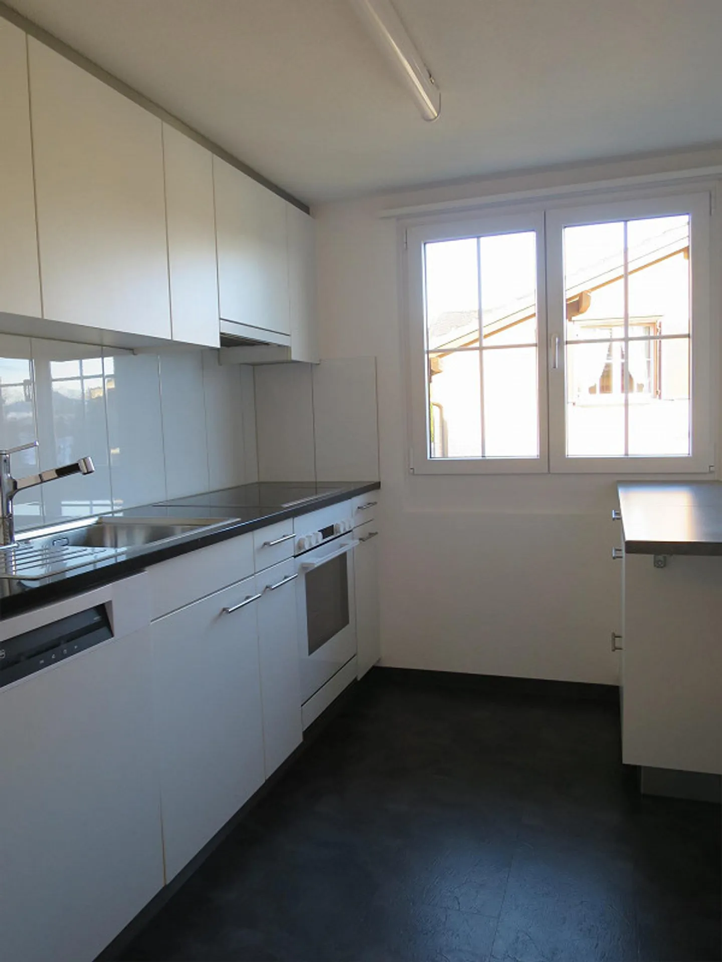 Appartement 4 pièces ensoleillé dans une petite maison bifamiliale - Photo 5 sur 14