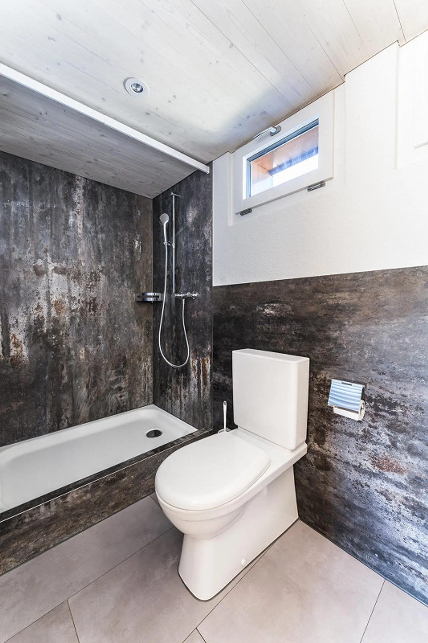 Appartamento mansardato luminoso con camino e vista panoramica - Foto 10 di 10