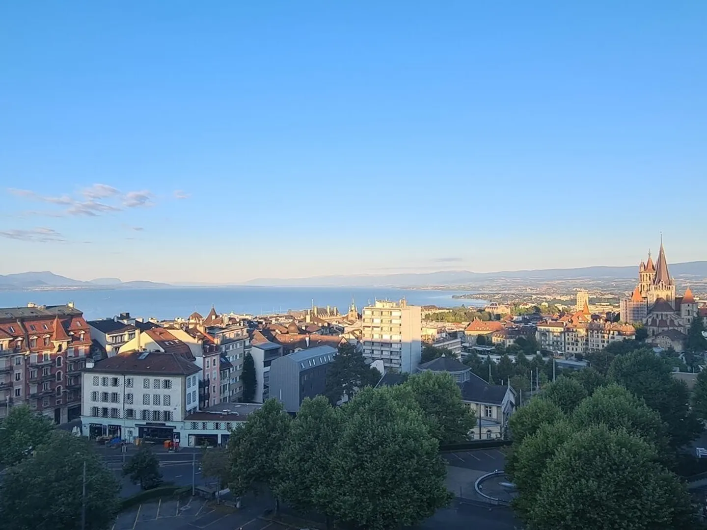 Bel appartement de 3 pièces dans les combles avec poutres apparentes - Photo 8 sur 8