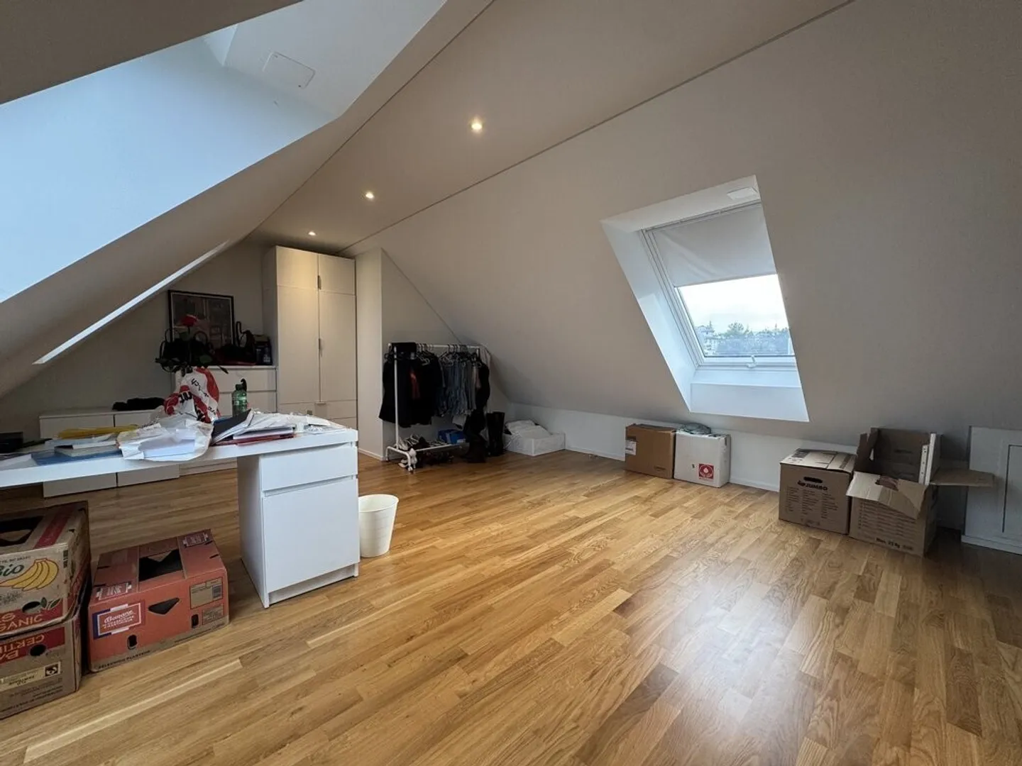 Bel appartement de 3 pièces dans les combles avec poutres apparentes - Photo 5 sur 8