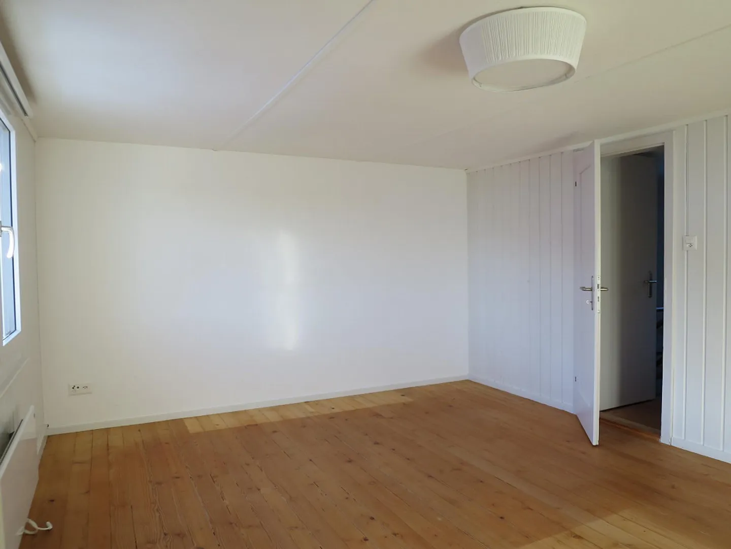 Appartement 4 pièces ensoleillé dans une petite maison bifamiliale - Photo 8 sur 14