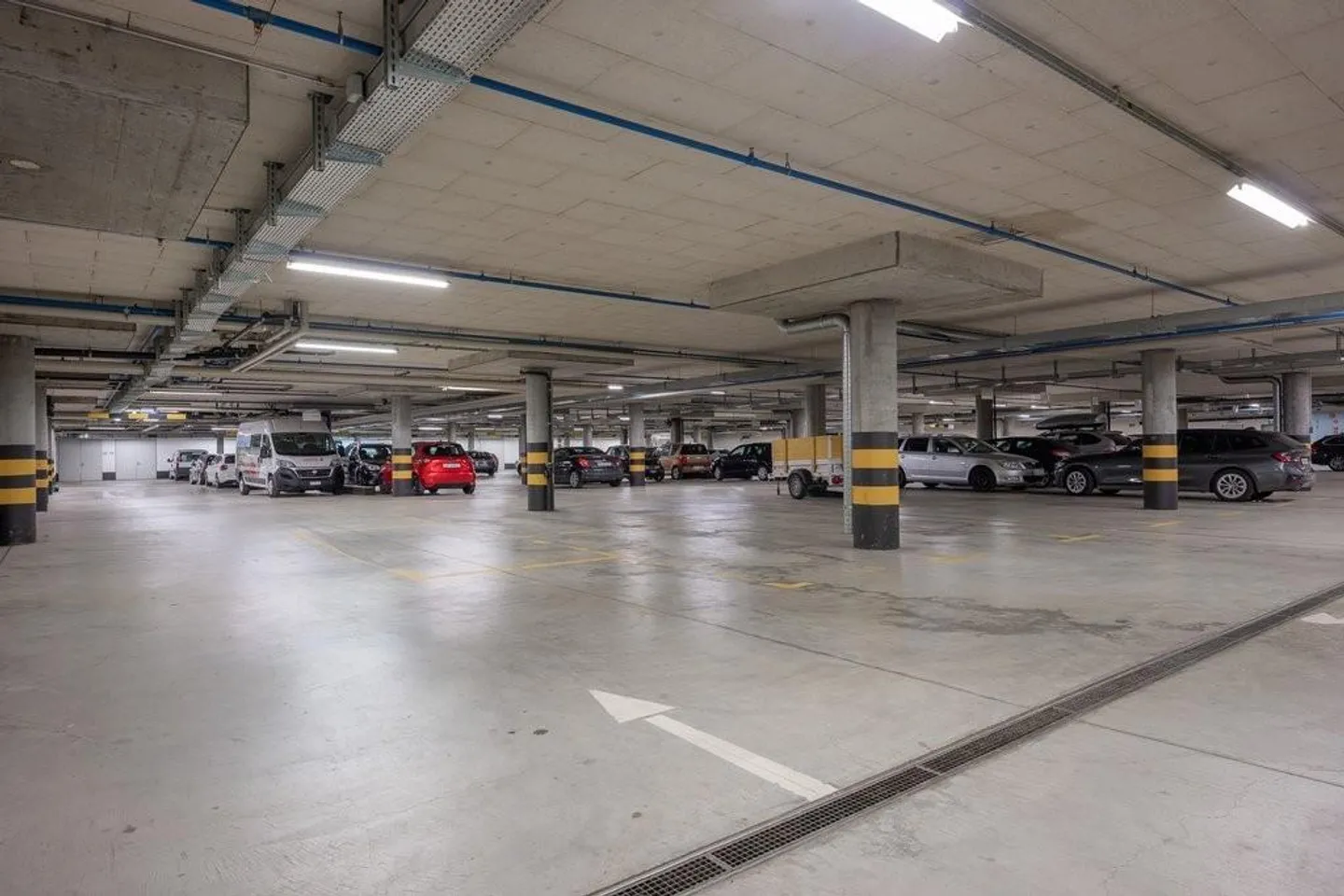Posto auto sotterraneo sicuro in affitto in una posizione centrale! - Foto 1 di 1