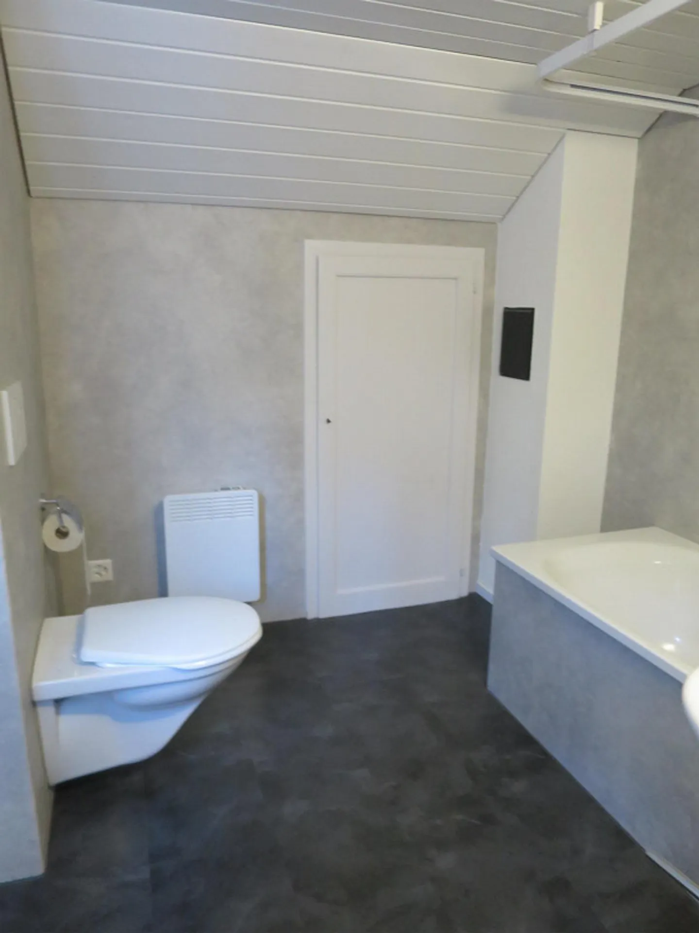 Appartement 4 pièces ensoleillé dans une petite maison bifamiliale - Photo 9 sur 14