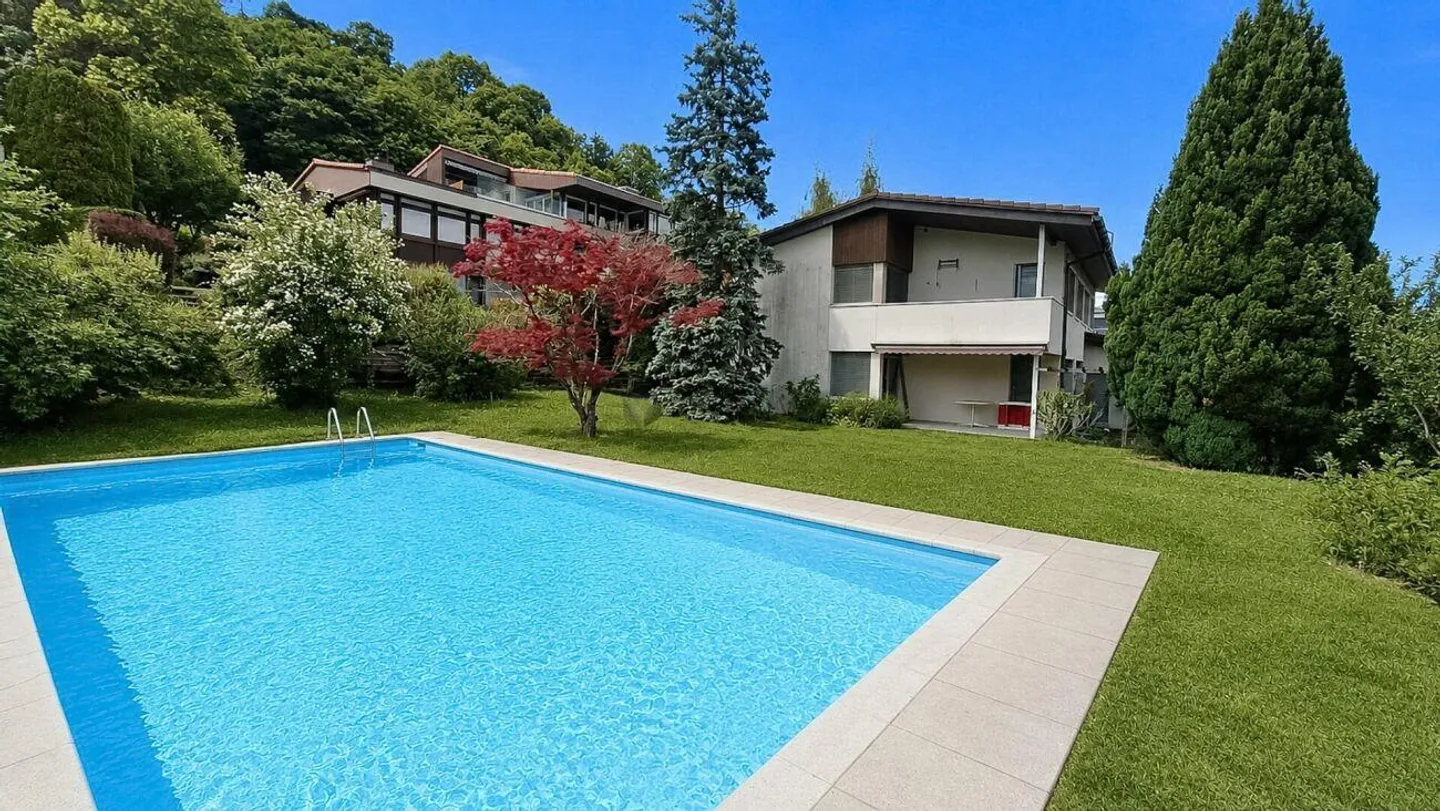 VIVERE SOPRA I TETTI DI BIEL - Foto 1 di 17