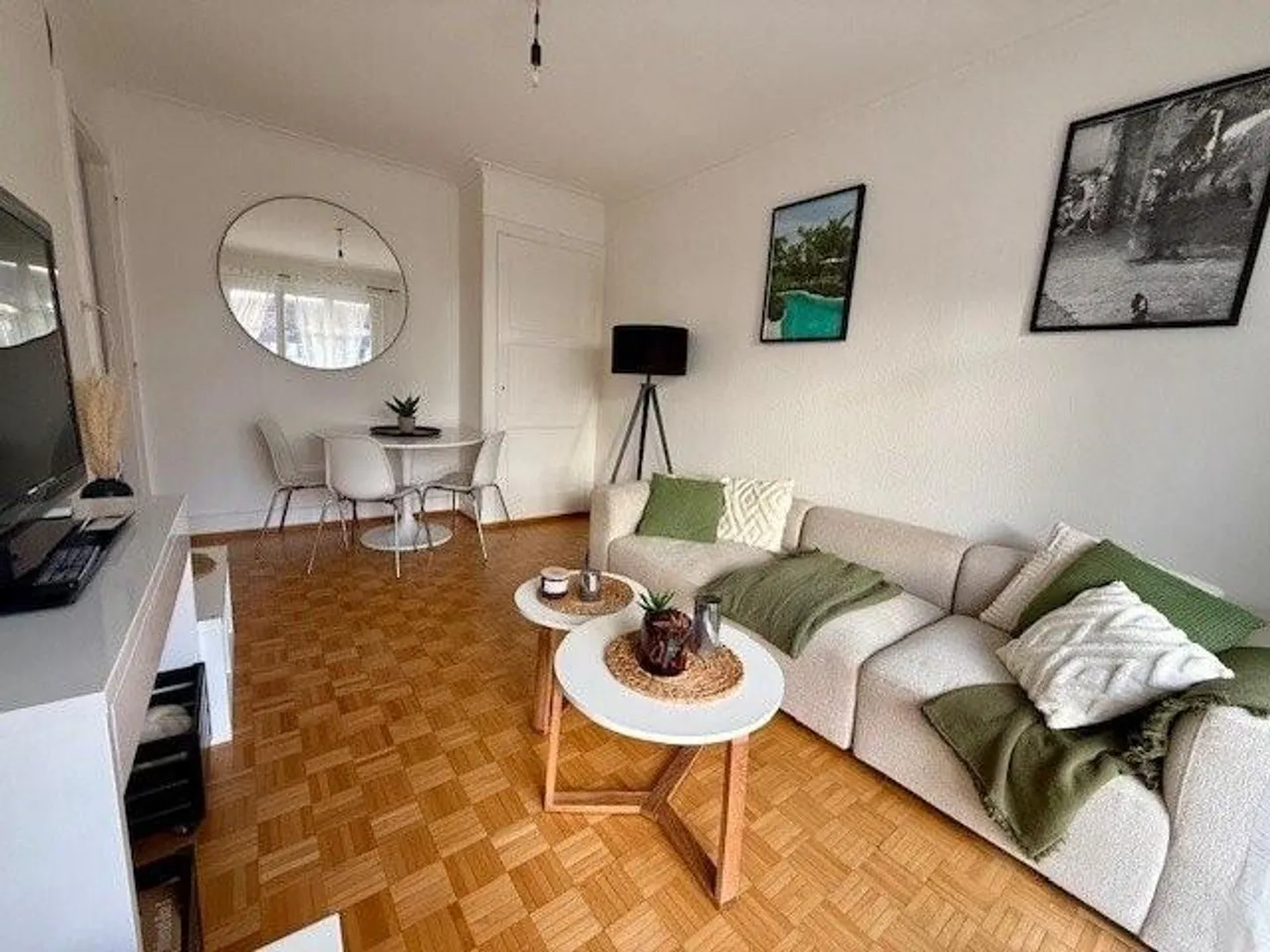 Neighborhood near the train station - Photo 5 of 7