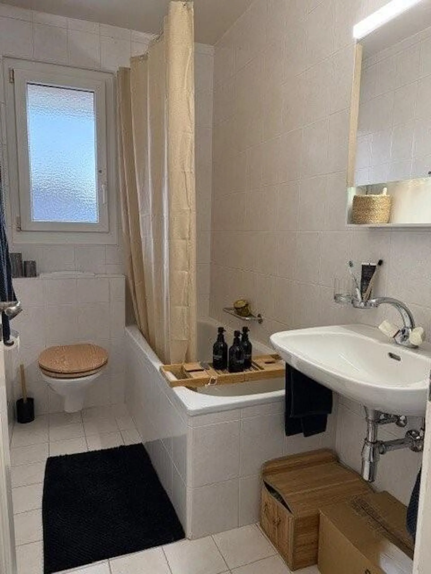 Neighborhood near the train station - Photo 6 of 7