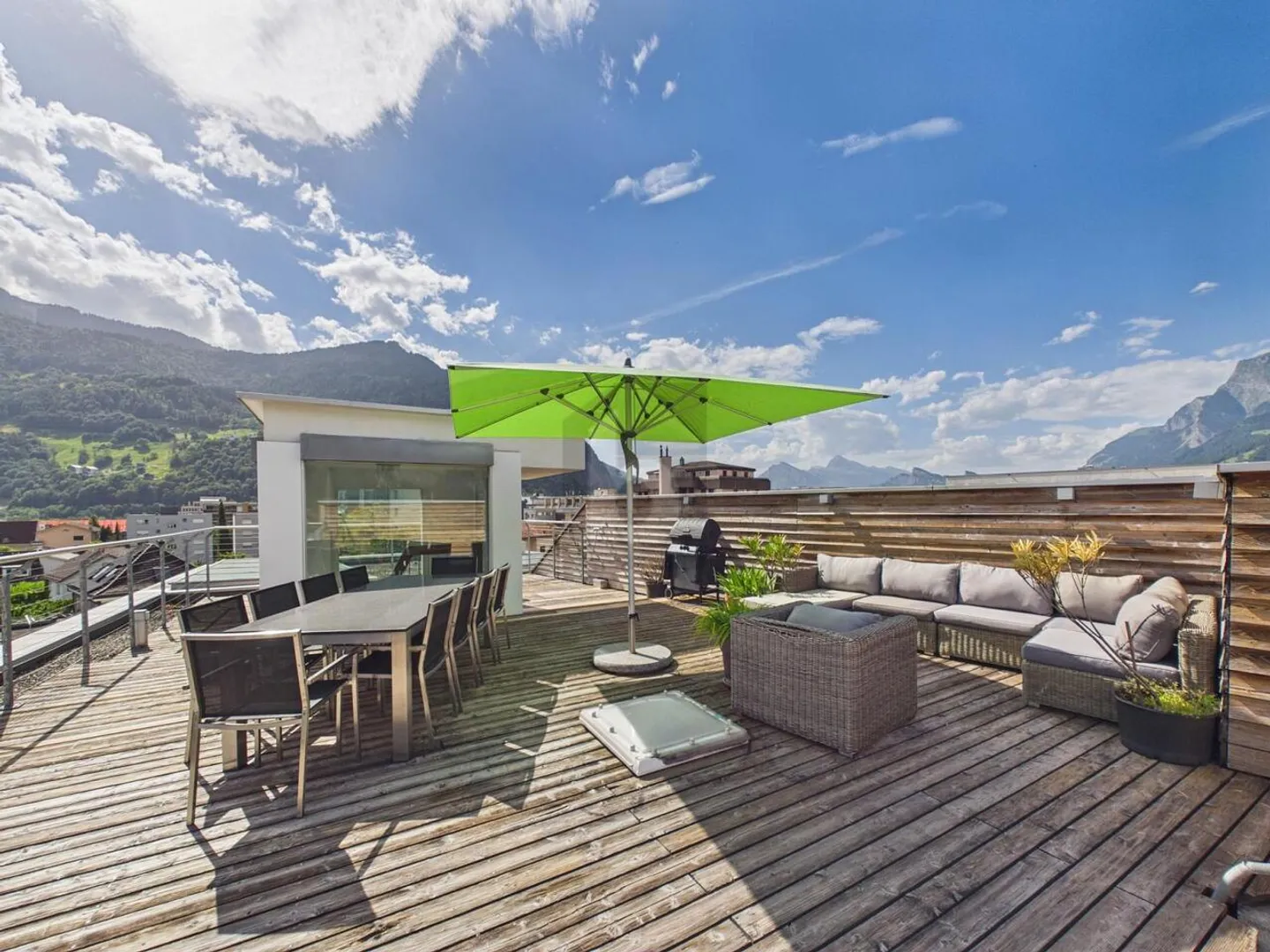 ESCLUSIVA TERRAZZA SUL TETTO CON PANORAMA ALPINO - Foto 1 di 6
