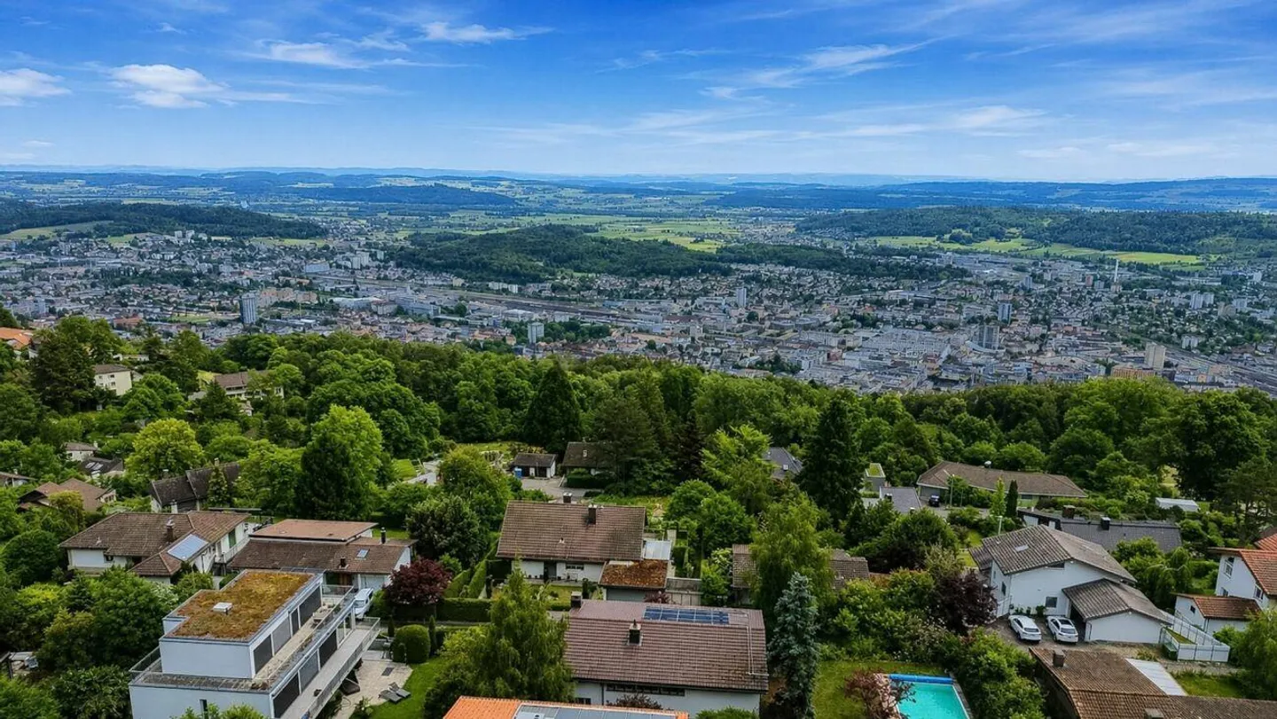 VIVERE SOPRA I TETTI DI BIEL - Foto 17 di 17