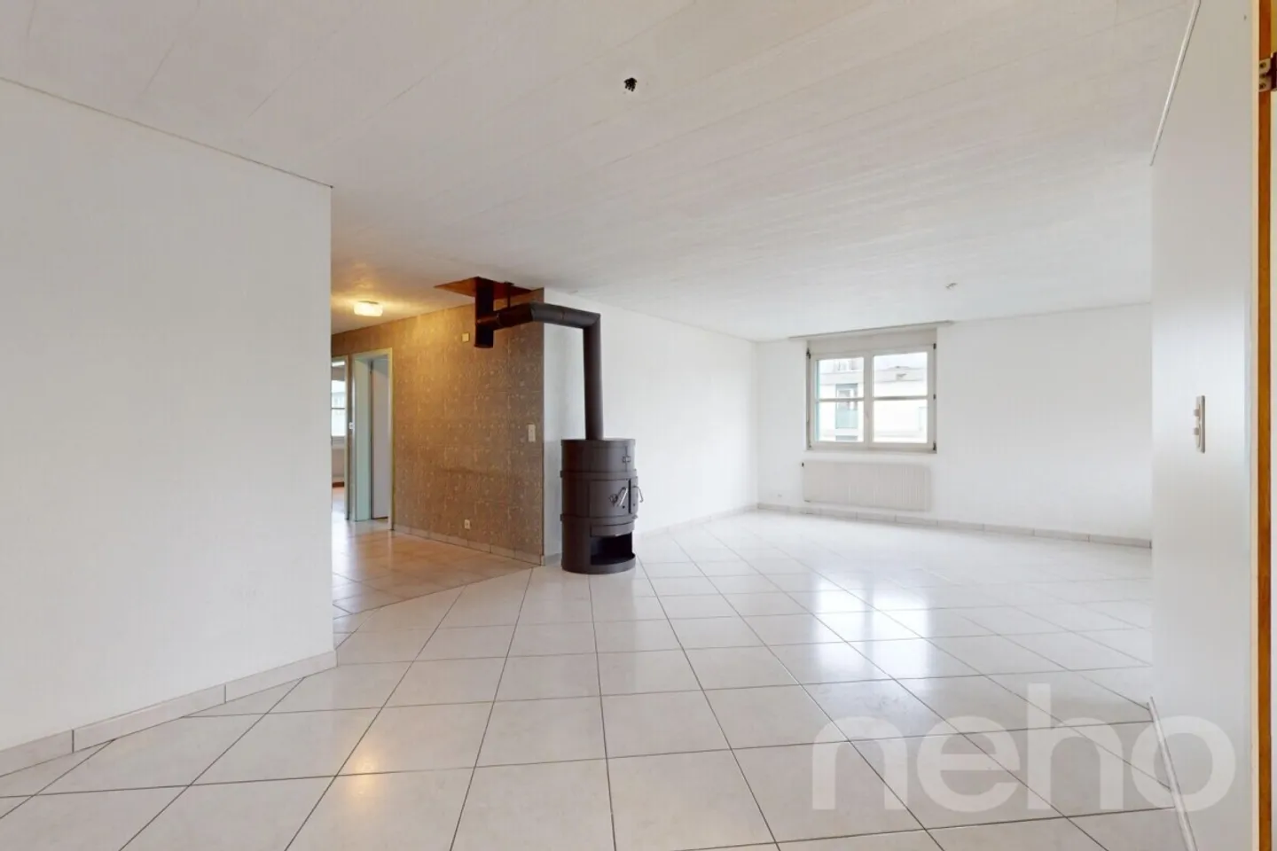 Très bel appartement de 4.5p en dernier étage avec balcon et vue! - Photo 1 sur 13