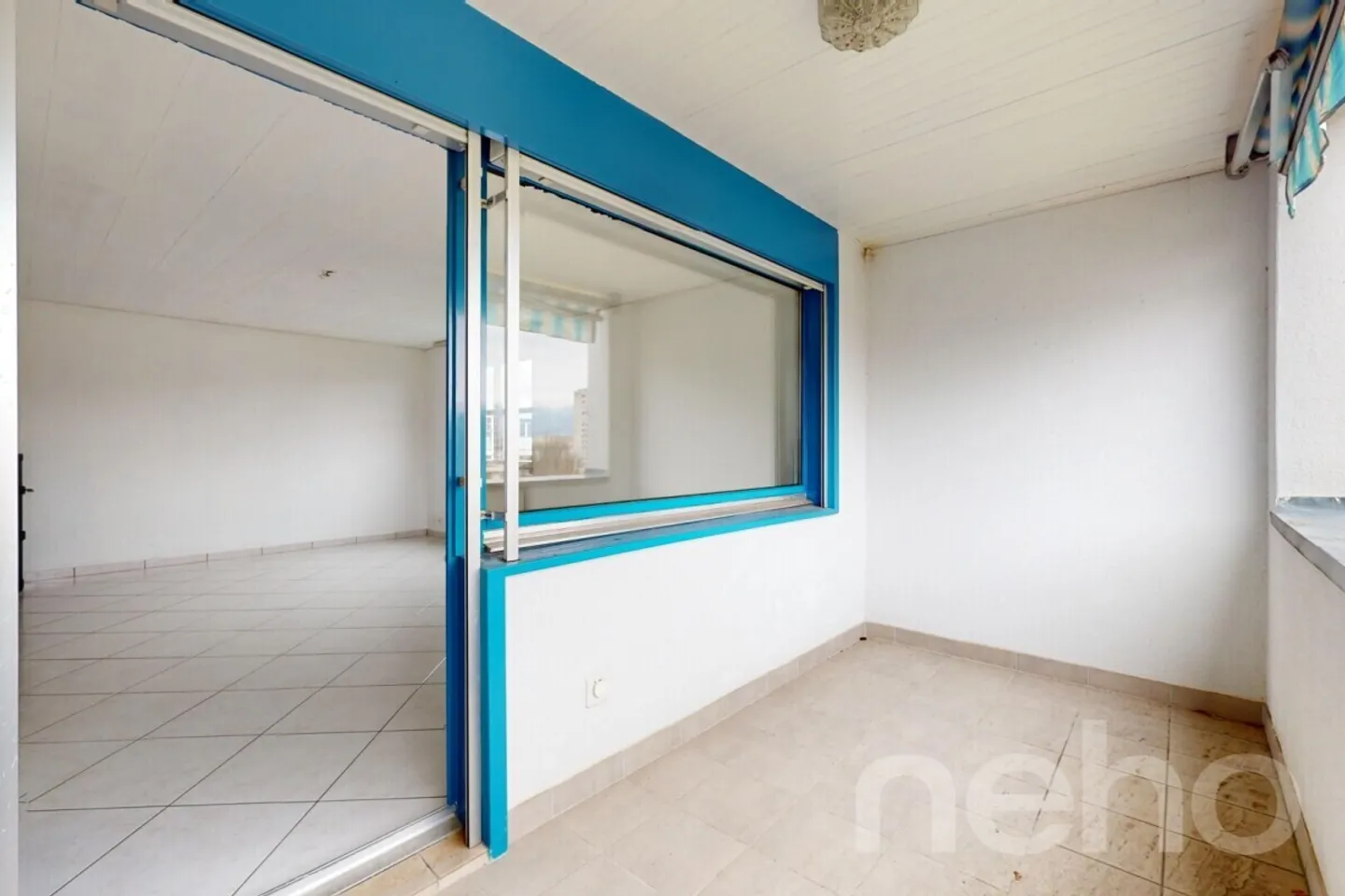 Très bel appartement de 4.5p en dernier étage avec balcon et vue! - Photo 5 sur 13