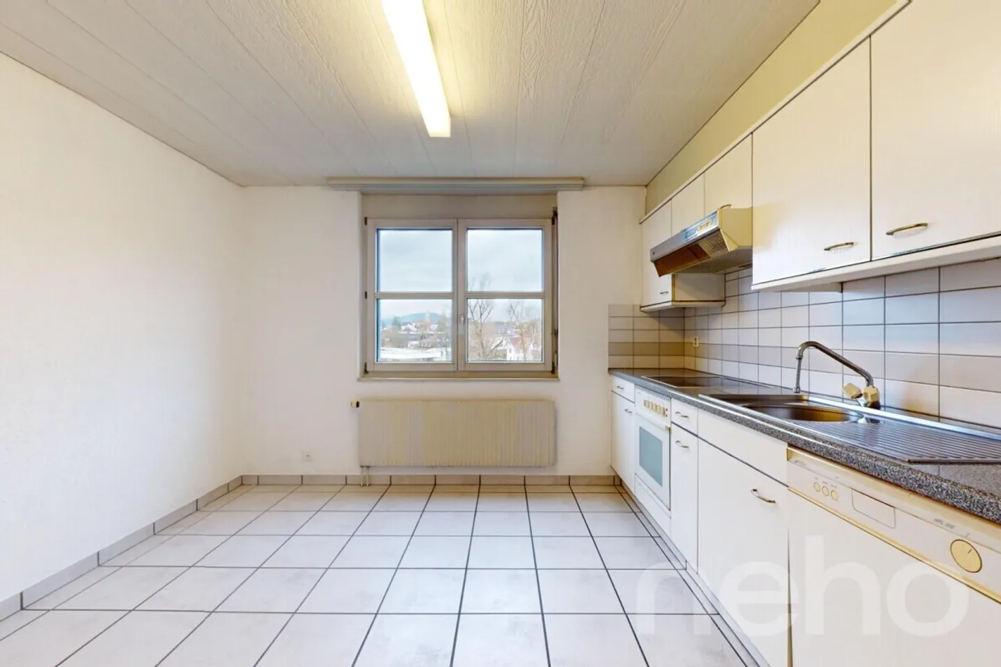 Très bel appartement de 4.5p en dernier étage avec balcon et vue! - Photo 7 sur 13