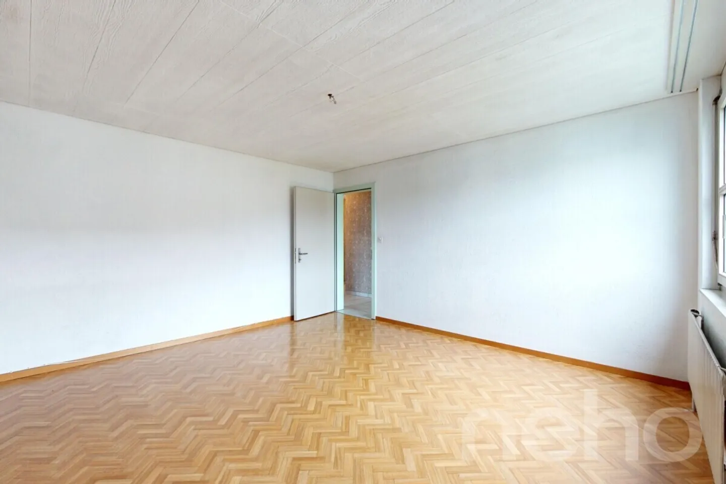 Très bel appartement de 4.5p en dernier étage avec balcon et vue! - Photo 11 sur 13