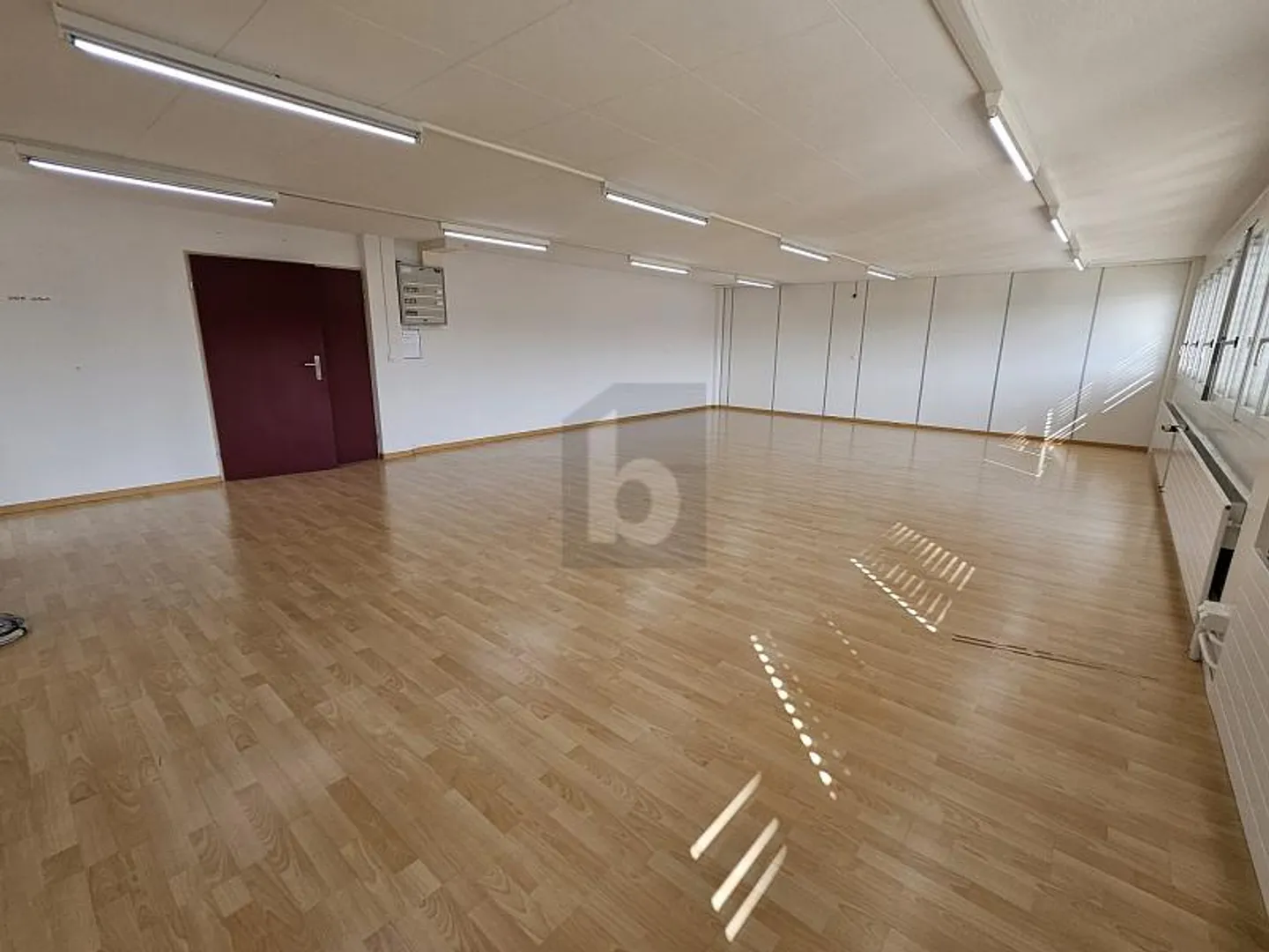 Spacious Office with Versatile Use - Photo 3 of 6