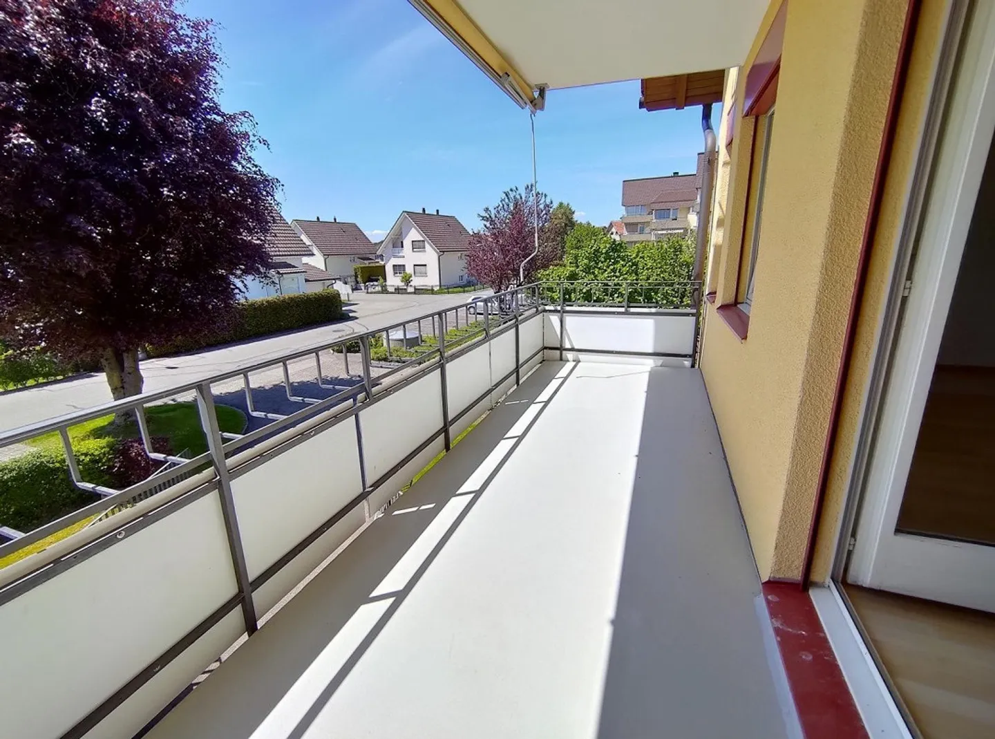 Grand appartement lumineux de 5 pièces - Photo 2 sur 7